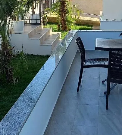 Arjan Dyli クサミル
