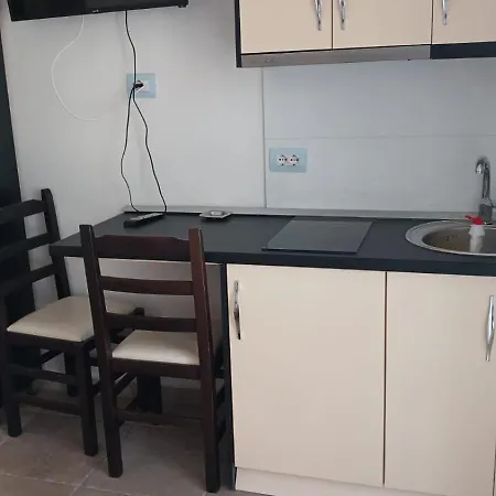 Arjan Dyli Pensión Ksamil