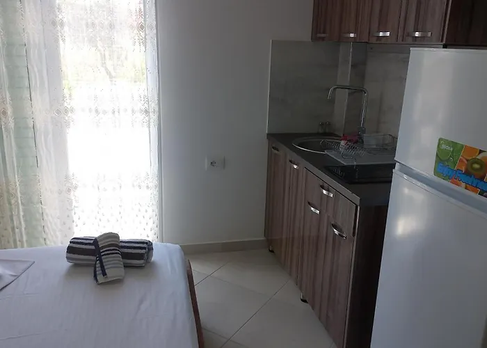 Arjan Dyli Guest house 3*