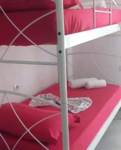 Arjan Dyli בית הארחה