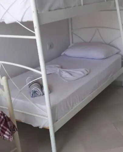 Arjan Dyli בית הארחה